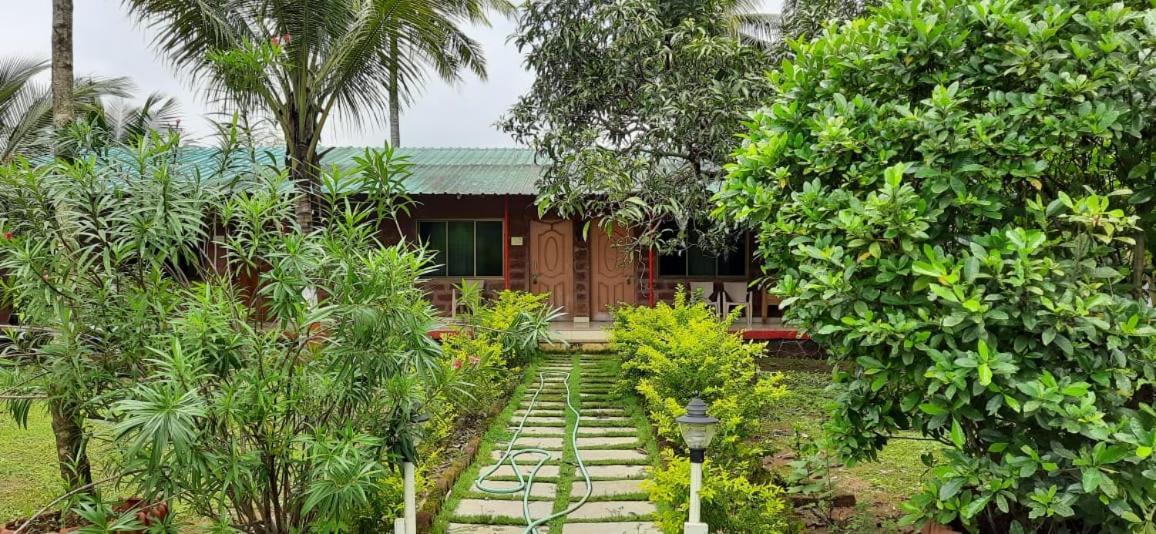 Prajakta Rest House Alībāg Exterior foto